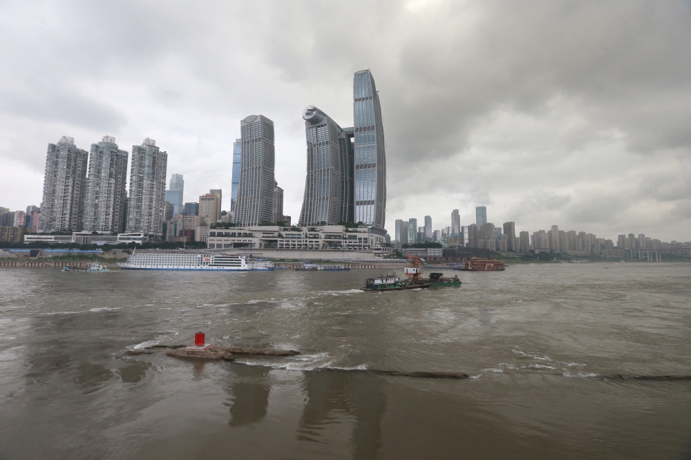 重庆主城暴雨来袭长江嘉陵江水位上涨