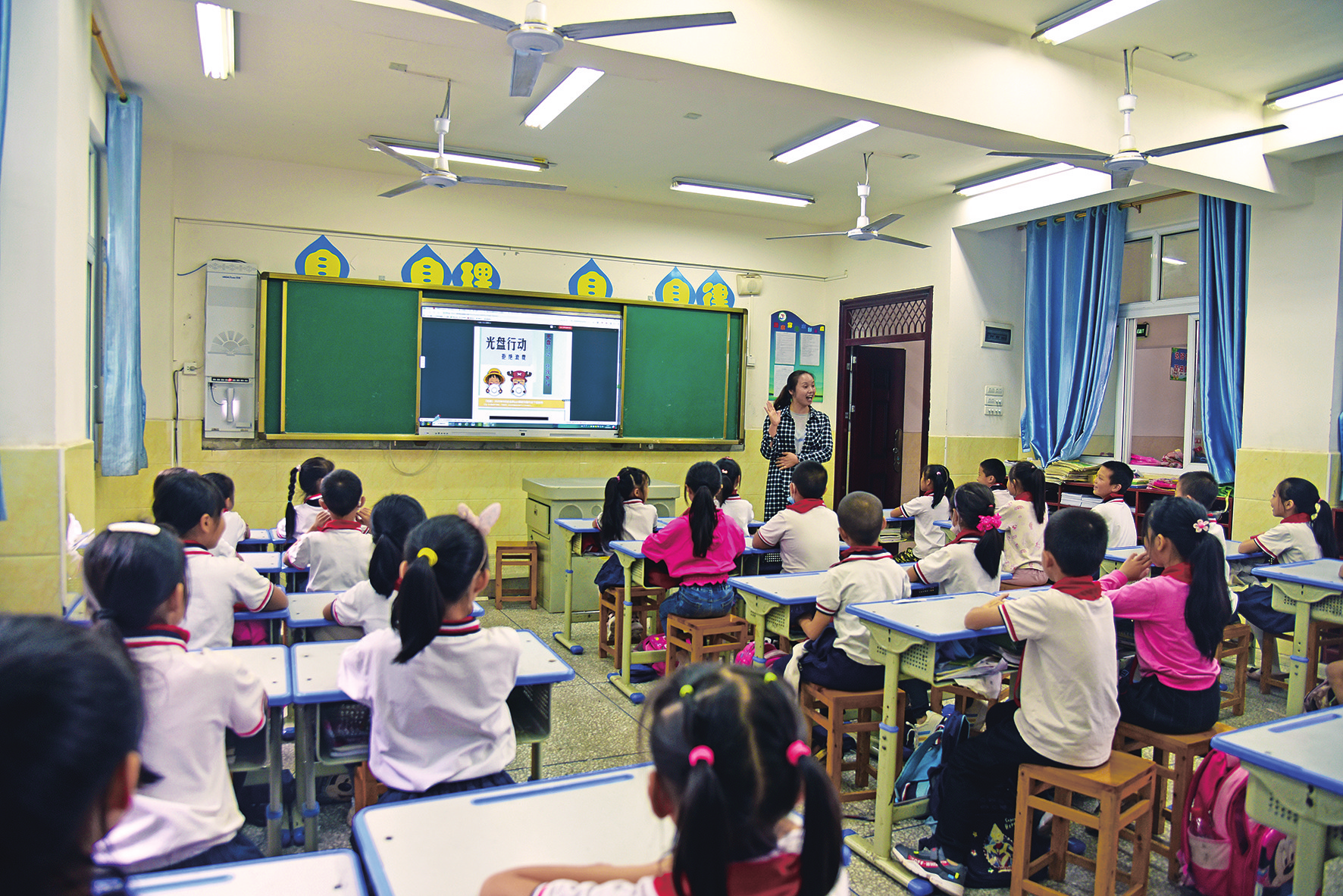 小学生课堂学"节粮"