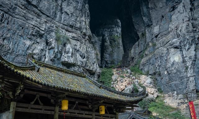 外地游客去武隆应该怎么玩?进景区要向下坐电梯,景色要靠想象