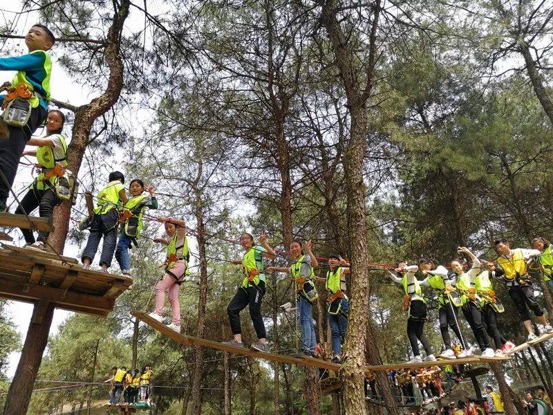 石宝风景四月研学策划,最美的仪式在路上!小学旅行小学升旗图片