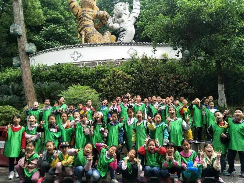 石宝风景四月研学v风景,最美的小学在路上!扬州小学向往校长图片