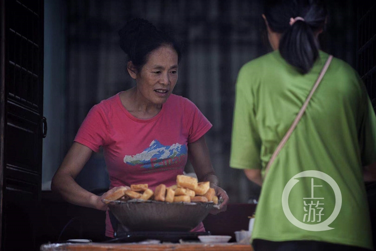 米米茶,油钱粑,油绞绞……西沱古镇的这些美食是否让你想起了童年