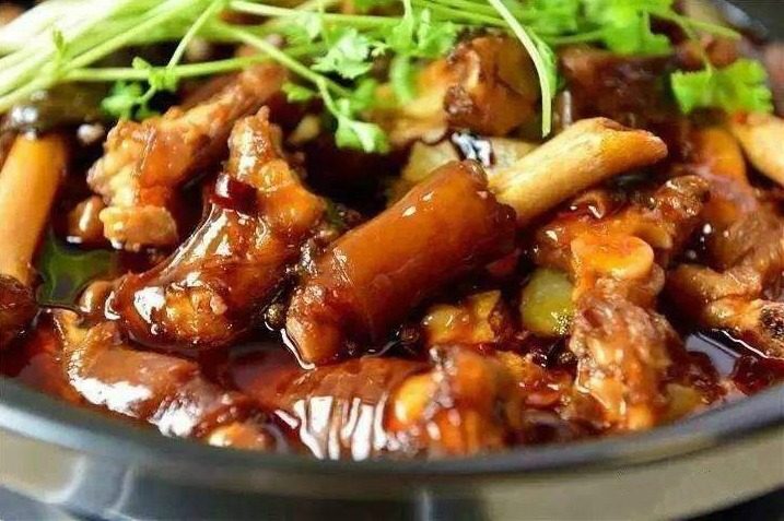 包面,格格,桃片…云阳的美食那么多,很多人却独爱吃羊脚脚.