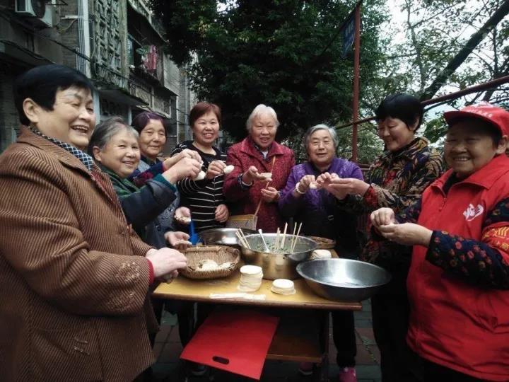 沙坪坝的重阳节:让老人不孤单