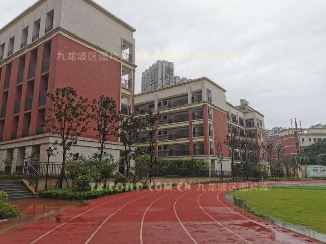 重庆市六十五中学原名"重庆江溪中学",始建于1964