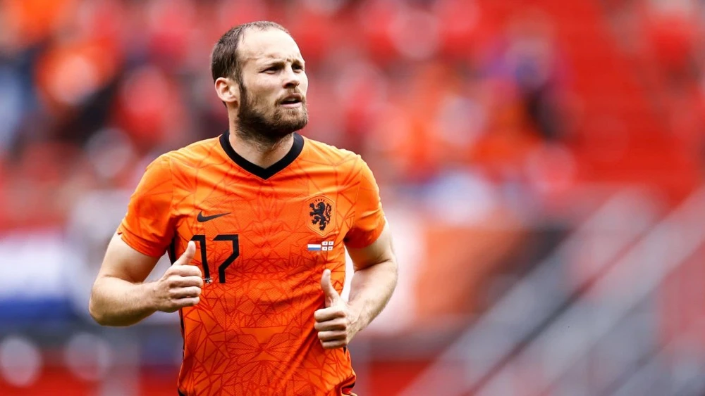 荷兰名将布林德泪洒欧洲杯,过去2年的他一直戴着心脏起搏器比赛