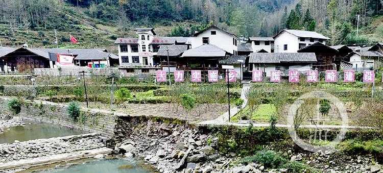 重庆石柱:乡村振兴闹深山 土家山寨展新颜