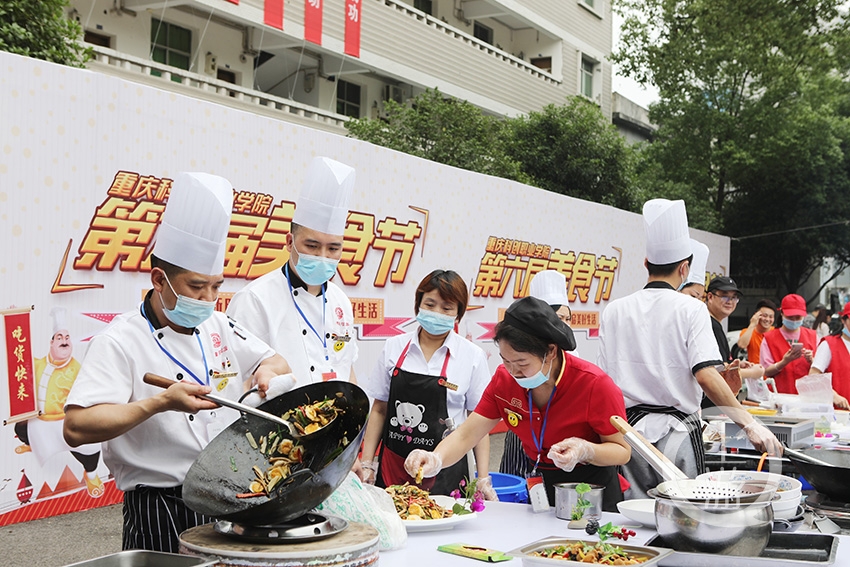 校园美食节师生乐翻天