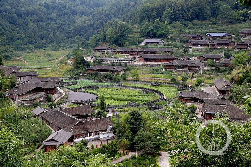 2021年7月15日,重庆市彭水苗族土家族自治县鞍子镇罗家坨苗寨民居错落