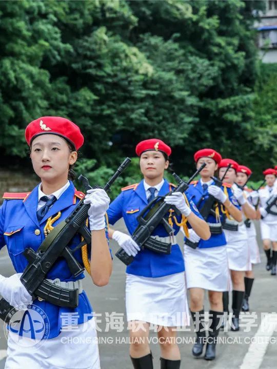 高校女子仪仗队图片