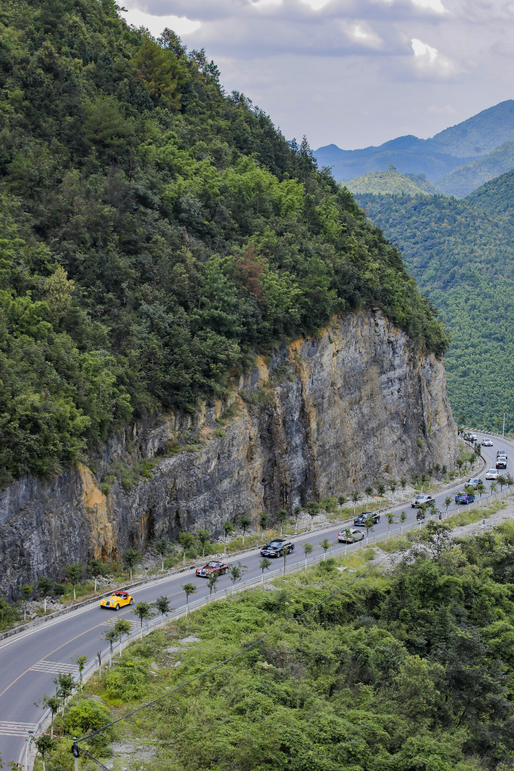 金佛山北坡公路图片