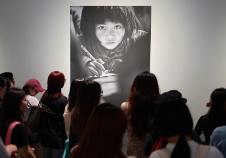 “中国摄影40年”展览在重庆举行