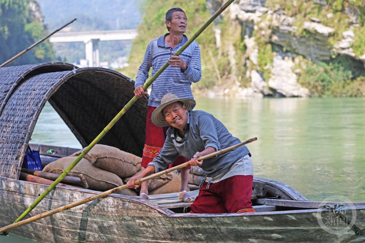 彭水消失30多年的蛇船重回郁江