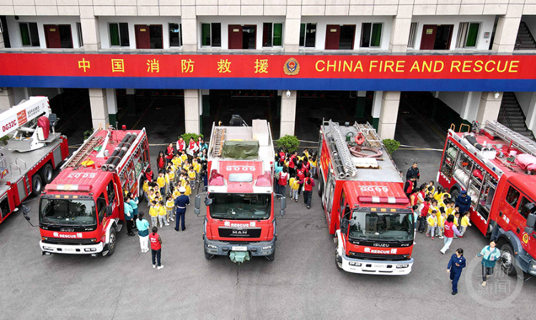 重庆云阳:萌娃走进消防站 零距离体验"火焰蓝" - 上游新闻·汇聚向上