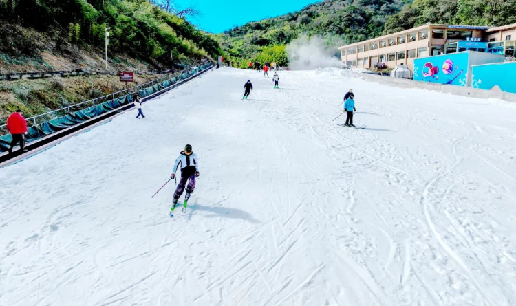 广东佛山人造滑雪场图片