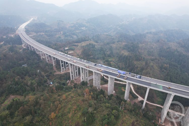 渝湘複線高速公路項目由巴南至彭水,彭水至酉陽,武隆至道真三段組成