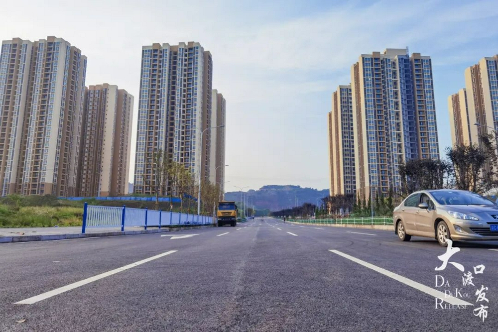 袁茄路,南北幹道,大濱路;橫線分別為:雙山路,快速路八橫線白市驛隧道