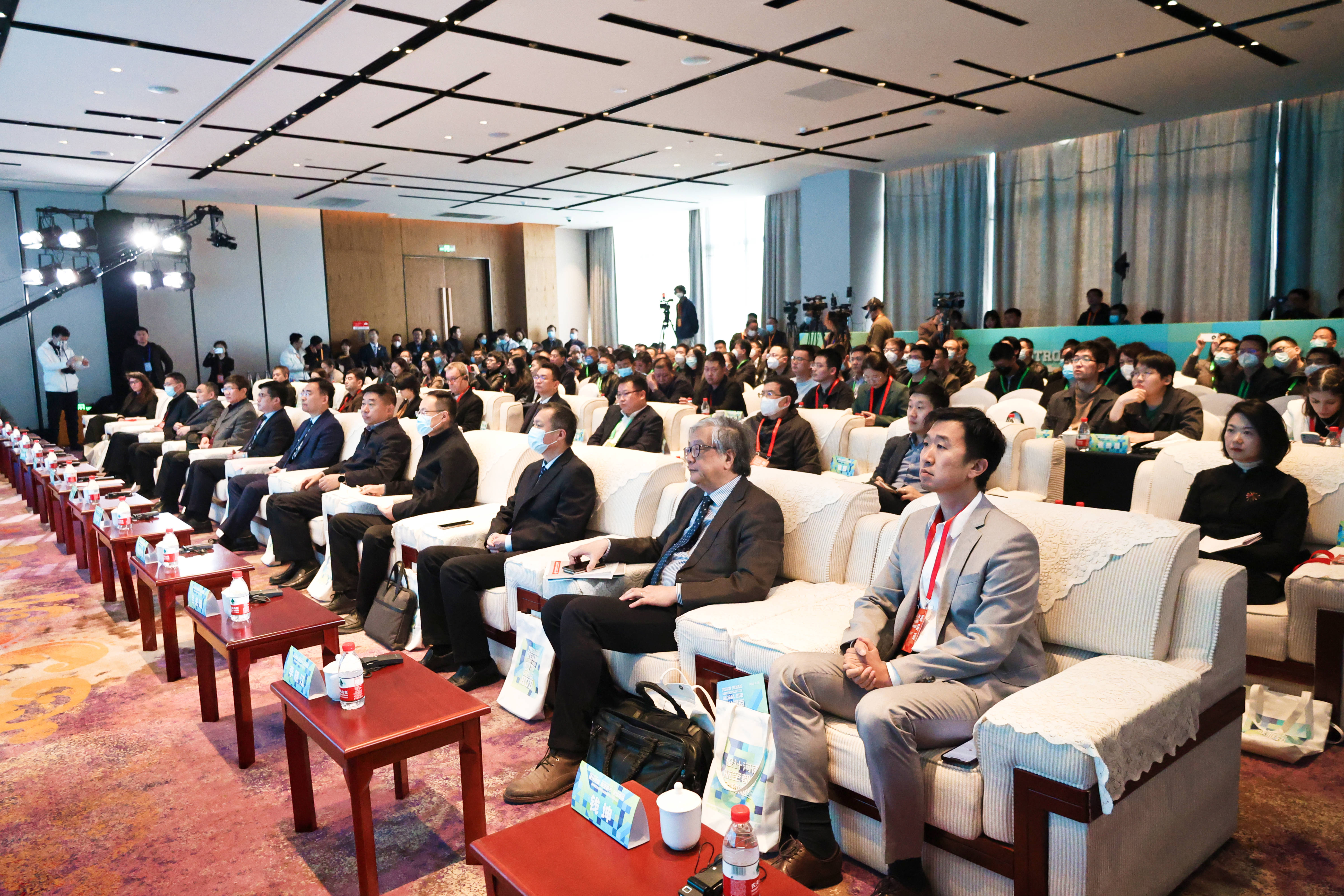 快讯！“设计河南 航空都市 全球枢纽”郑州航空港区城市设计国际论坛开幕