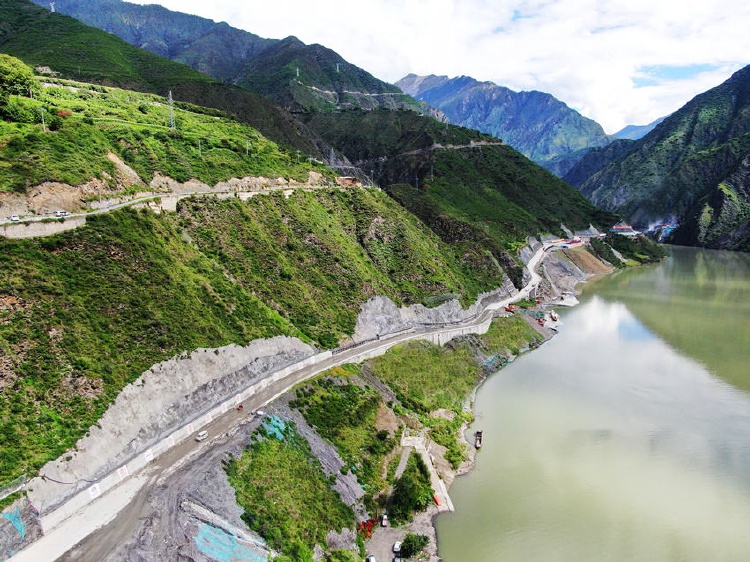 雅砻江孟底沟水电站前期工程新建道路78公里。雅砻江公司供图