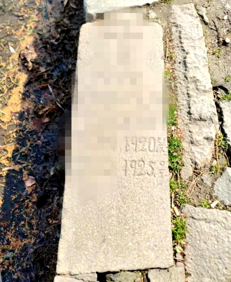 上海一公園修建時缺石料用無主墓碑鋪湖堤，當地回應：非文物，有機會要換掉