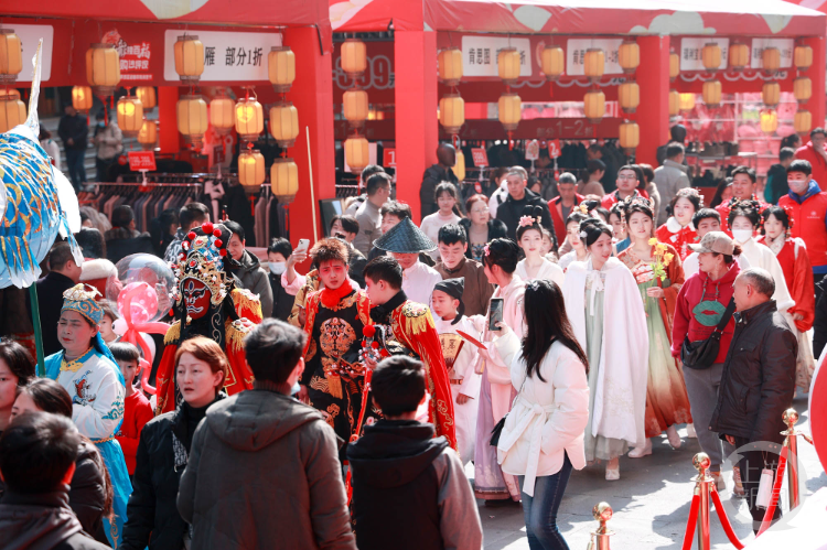 民俗巡游年味浓