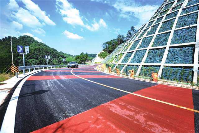 重庆巴南区四好农村路铺筑乡村振兴幸福道