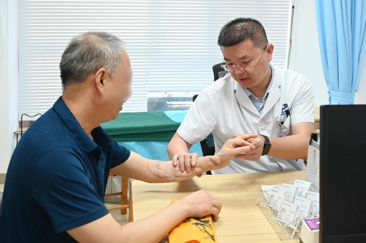 维修师傅重伤险截肢，重庆长城骨科医院实施精妙手术为患者重建肢体功能、重绘幸福蓝图