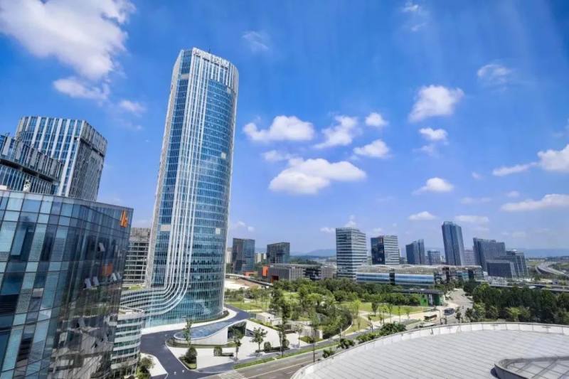 如今,渝北不仅拥有oppo,传音等整机龙头企业,还集聚了中光电,天实精工