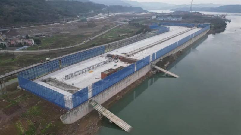 重庆港龙头作业区1213号散货泊位主体工程完工