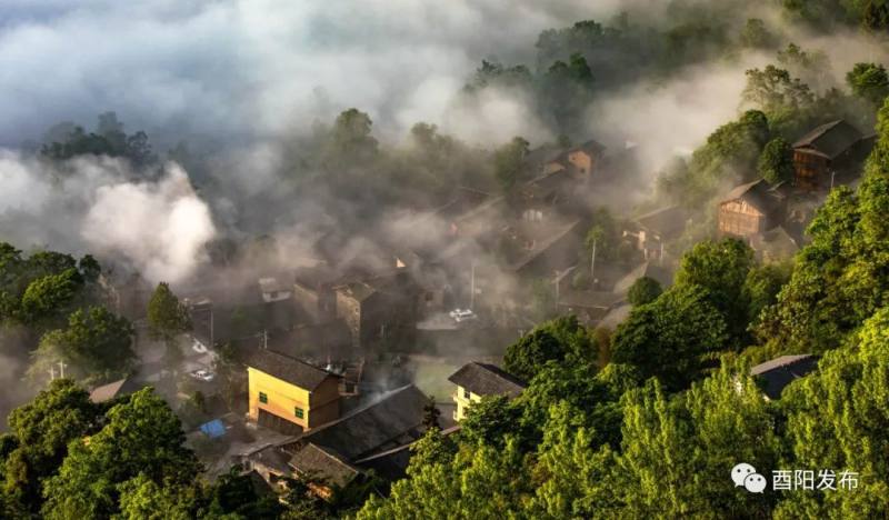 重庆酉阳县何家岩里跳花灯古寨正月年味浓