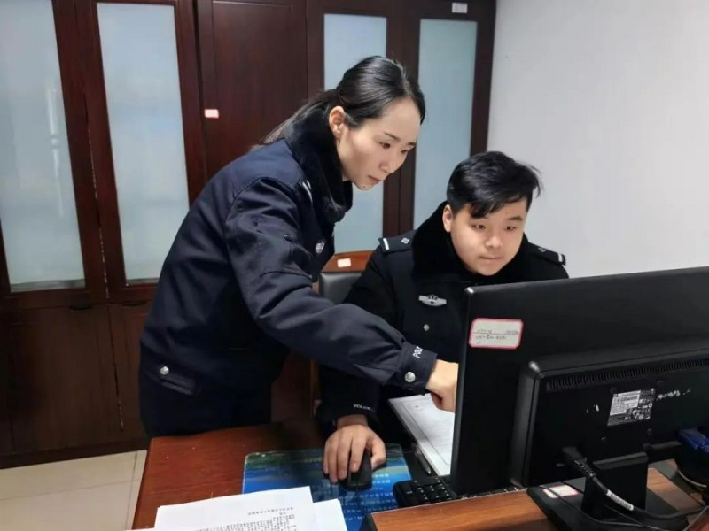 致敬了不起的她女警李伯秋从警14年扎根基层的实干派