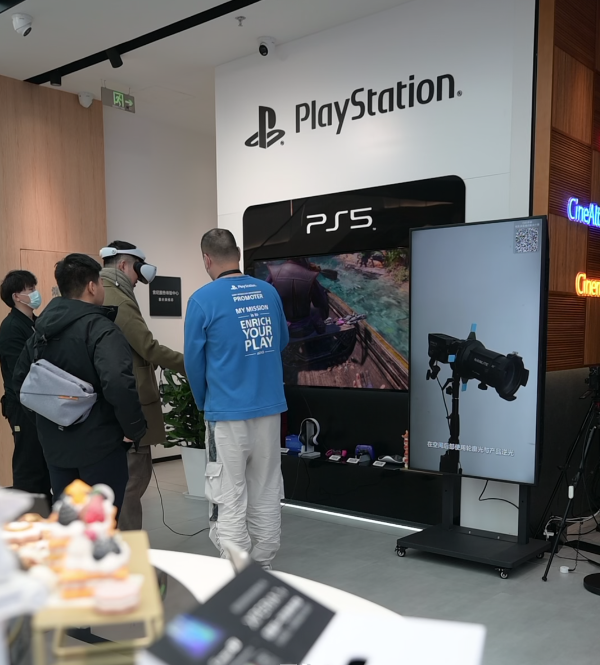 重庆首家索尼直营店门庭若市.