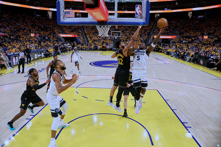 NBA季后赛西部次轮 勇士主场迎战森林狼 爱德华兹30分_库里30+8爱德华兹27分 勇士终结森林狼4连胜