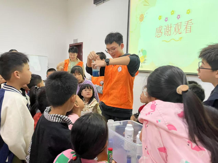 重庆理工大学多元科普点亮青少年成长之路