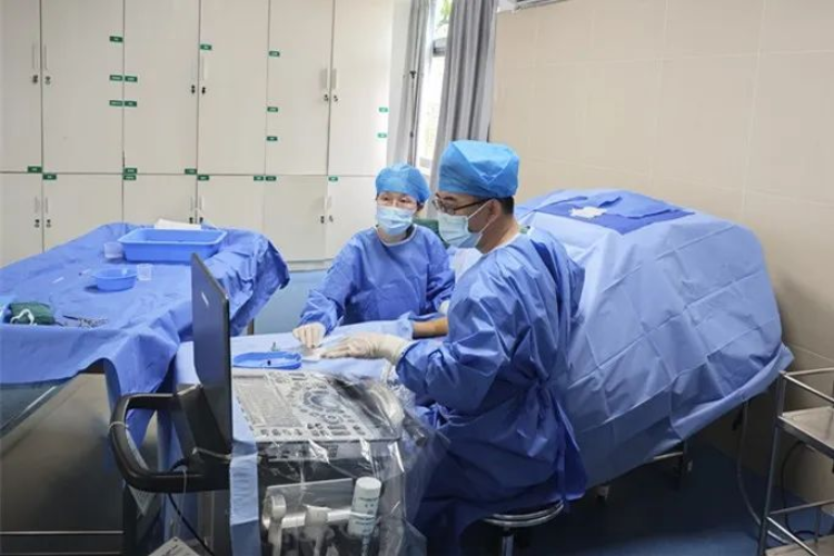 重庆医科大学附属北碚医院成功实施危重症患者超声引导下PTA+取栓术