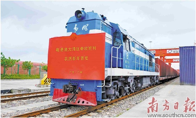 新年大湾区首列中欧班列开出。受访者供图