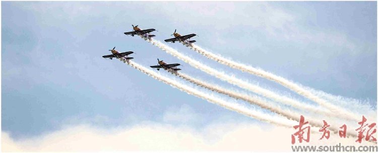 南非“AERO”特技飞行表演队亮相2025亚洲通用航空展。南方日报记者 关铭荣 钟志辉 摄