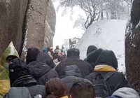 游客称遇降雪滞留 黄山景区公告今起实施截流分流管控