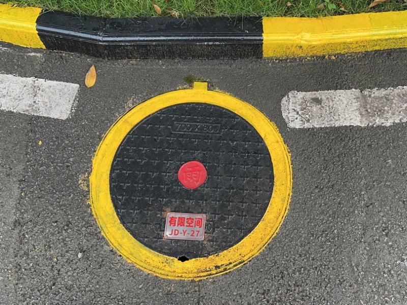 井盖不吃人脚下不缺盖这安全感太可了