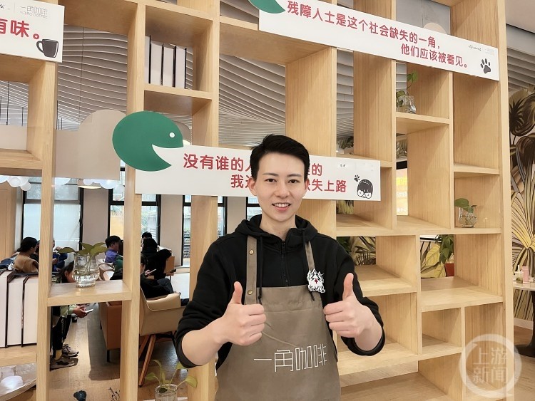 怎么当好一个服务员 fe24e46df744d68ce72091170cb1d08d.jpg