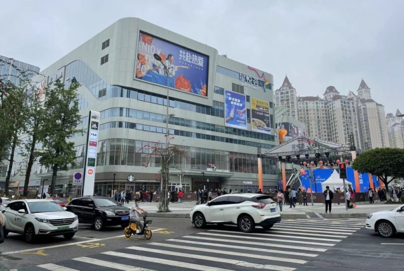 5月20日,上游新闻记者获悉,位于两江新区汽博商业中心的龙湖爱加两江