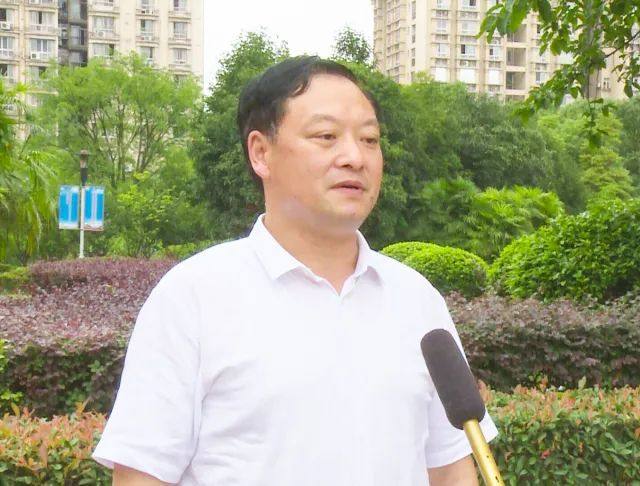 区环保局局长覃林接受采访 区环保局局长覃林表示: 区环保局作为生态