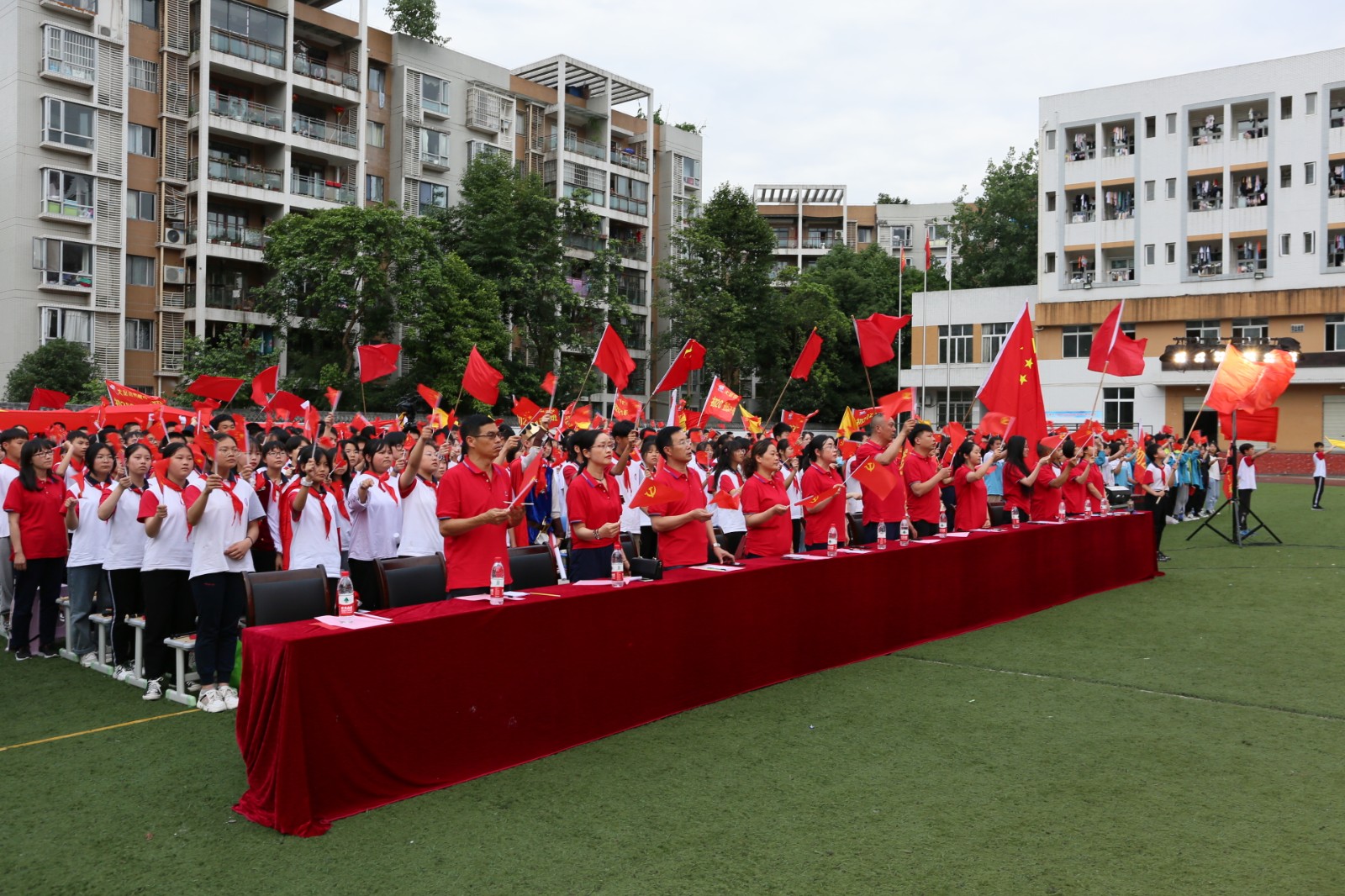 大足龙岗中学校长图片