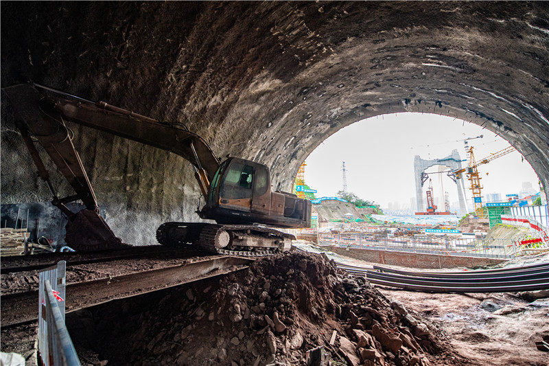 红岩村隧道全线贯通预计月底完成主体工程