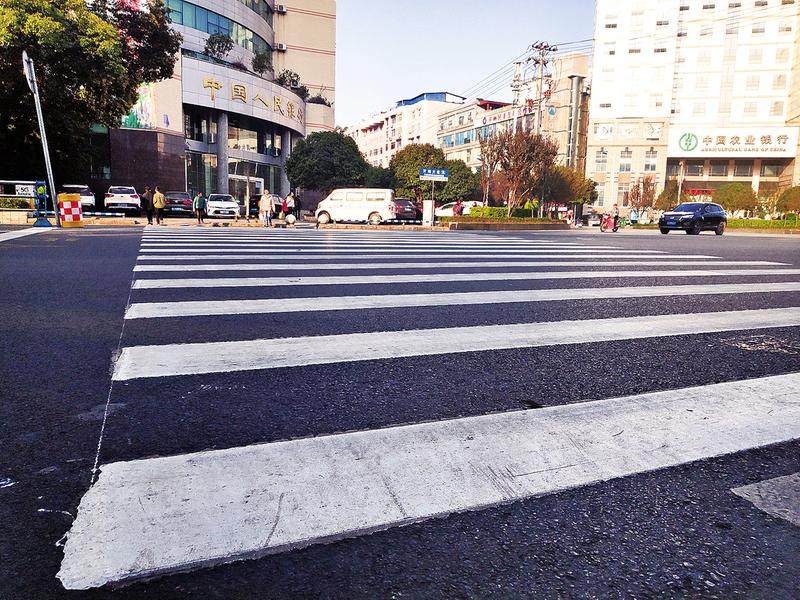 施划城区道路交通标线2万平方米 上游新闻 汇聚向上的力量