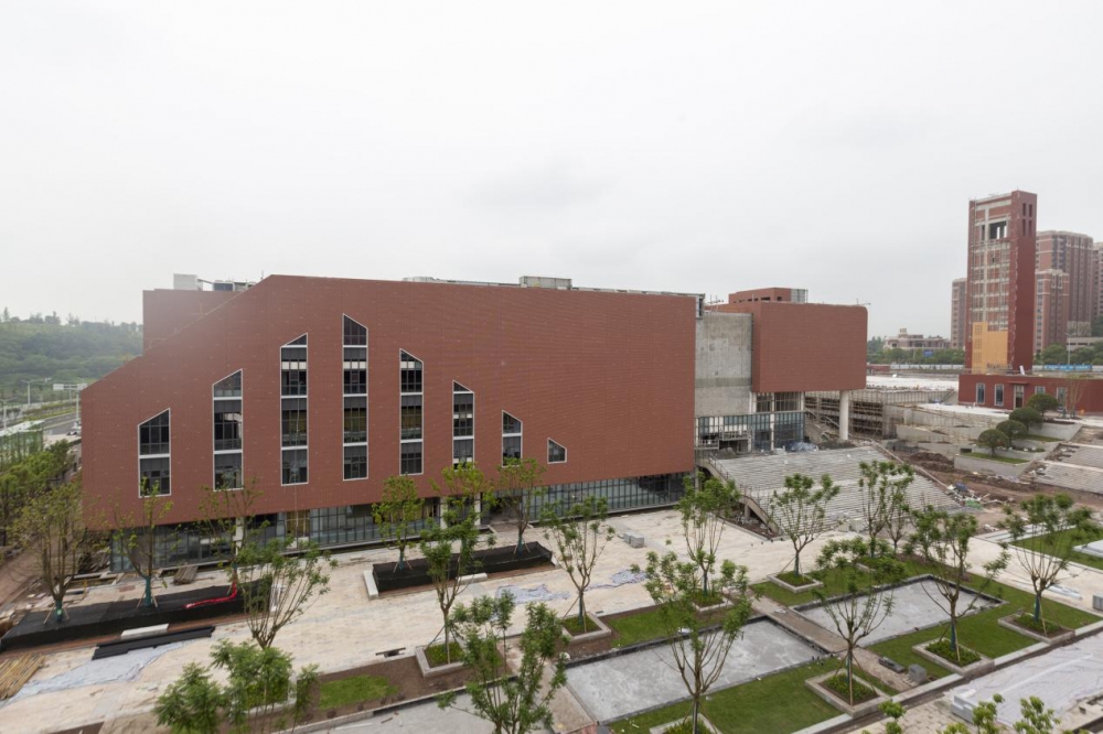 实力圈粉重庆八中龙兴校区一期7月完工全部建成后可招收学生6000人