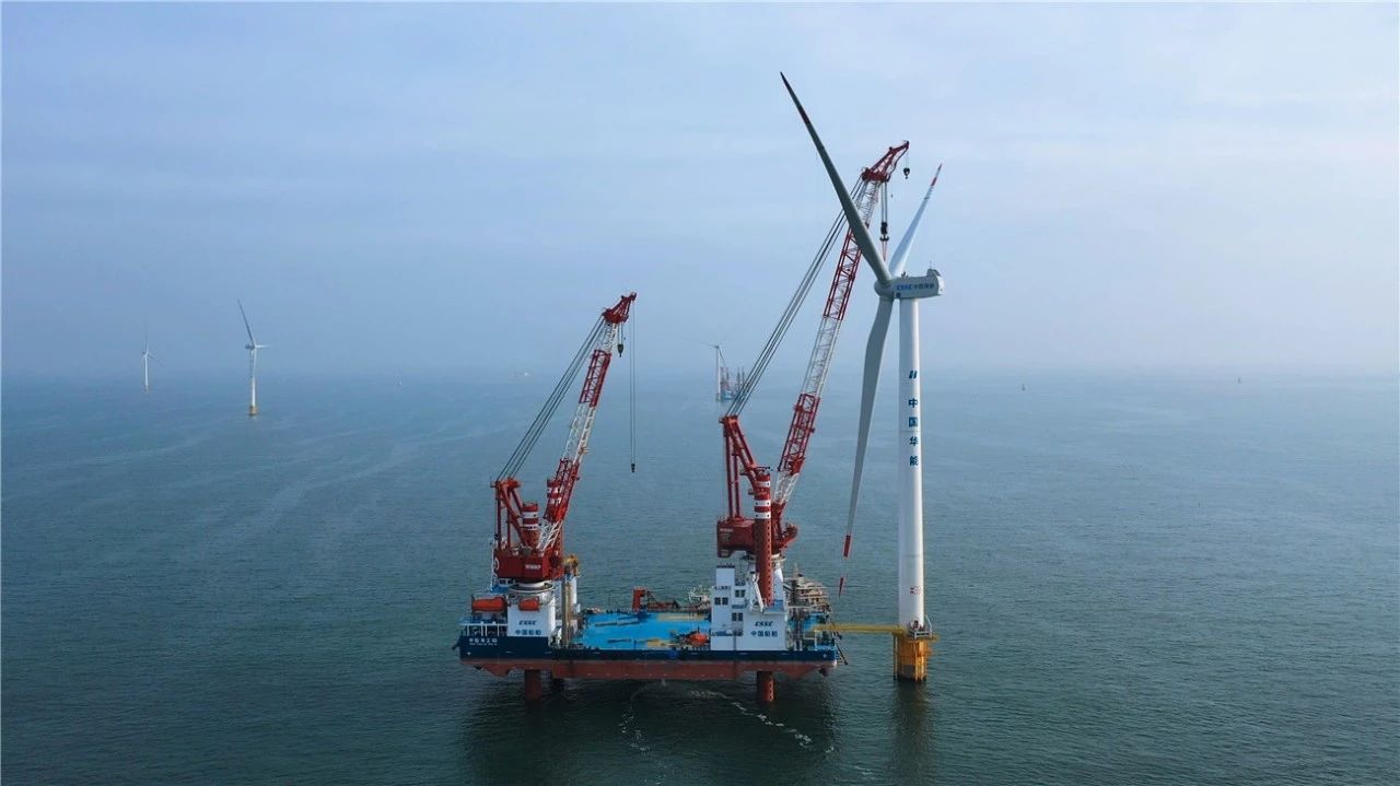 两江新区企业中国海装投建国内首艘30米级海上风电运维船