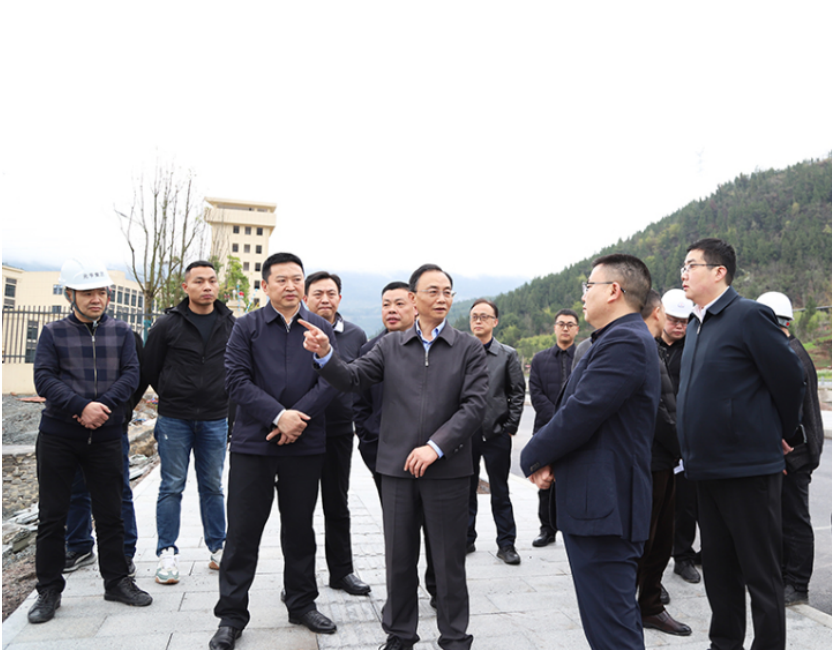 彭水县委书记石强在新城调研时强调强化责任意识加快建设生态特色宜居