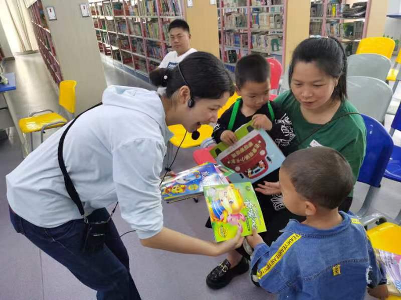 黔江区图书馆举办庆“六一”绘本阅读主题分享活动