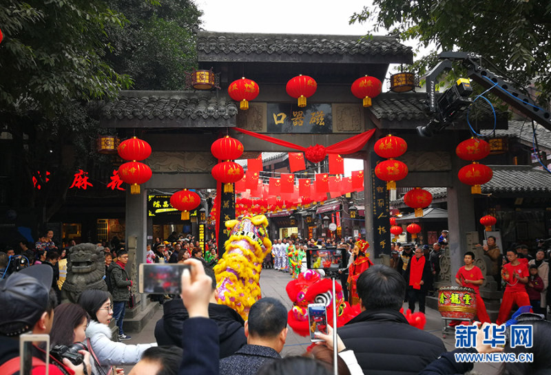 重庆磁器口古镇文化迎新春 体验传统文化魅力